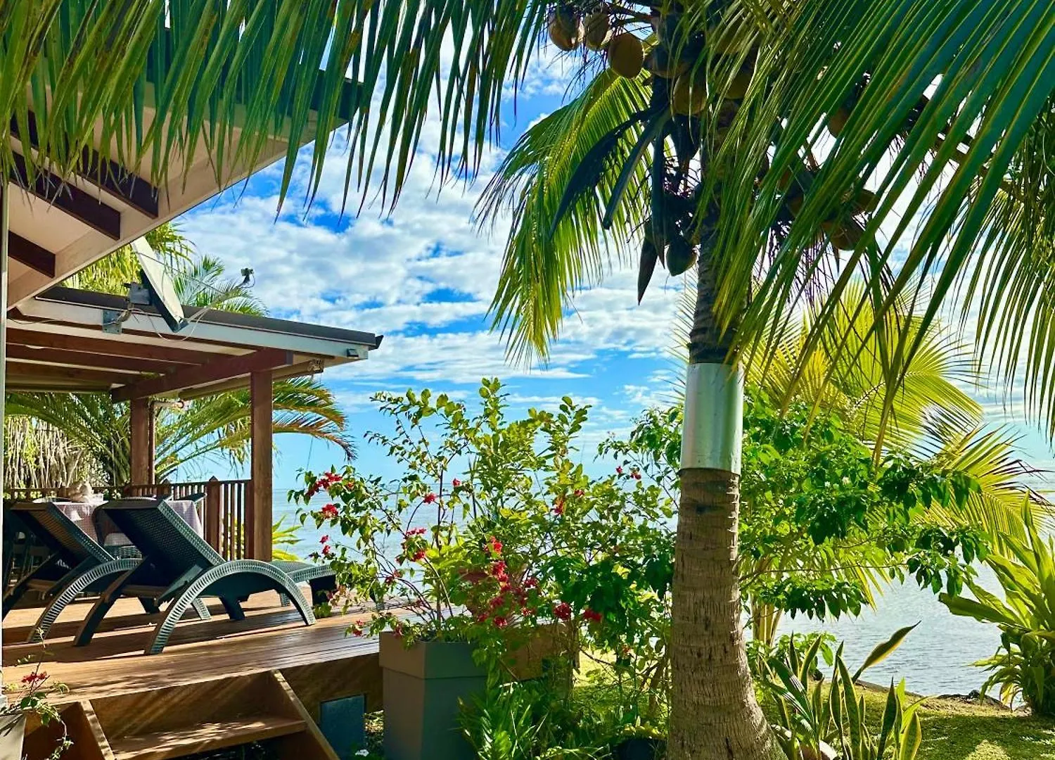 O'Coco Bungalow- Breathtaking Waterfront Views, Endless Memories Paea