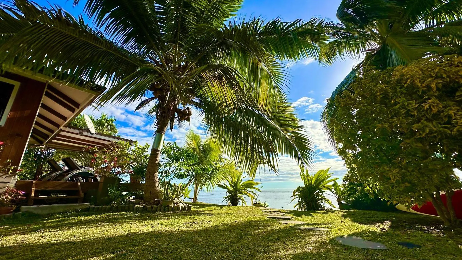 Holiday home O'Coco Bungalow- Breathtaking Waterfront Views, Endless Memories Paea