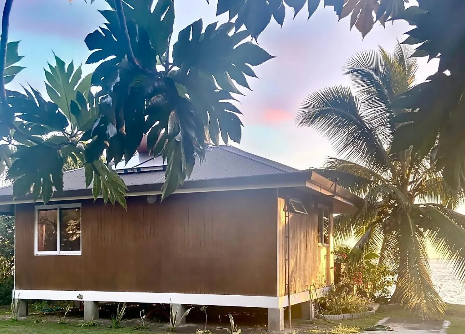 O'Coco Bungalow- Breathtaking Waterfront Views, Endless Memories Paea Holiday home