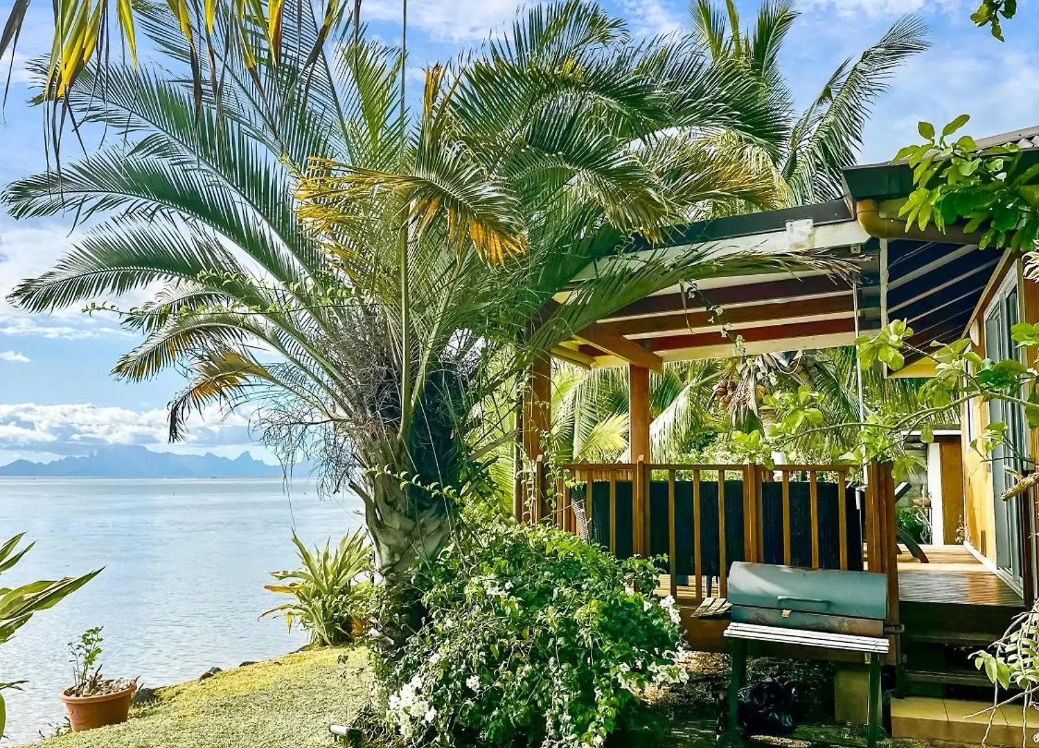 Holiday home O'Coco Bungalow- Breathtaking Waterfront Views, Endless Memories Paea French Polynesia